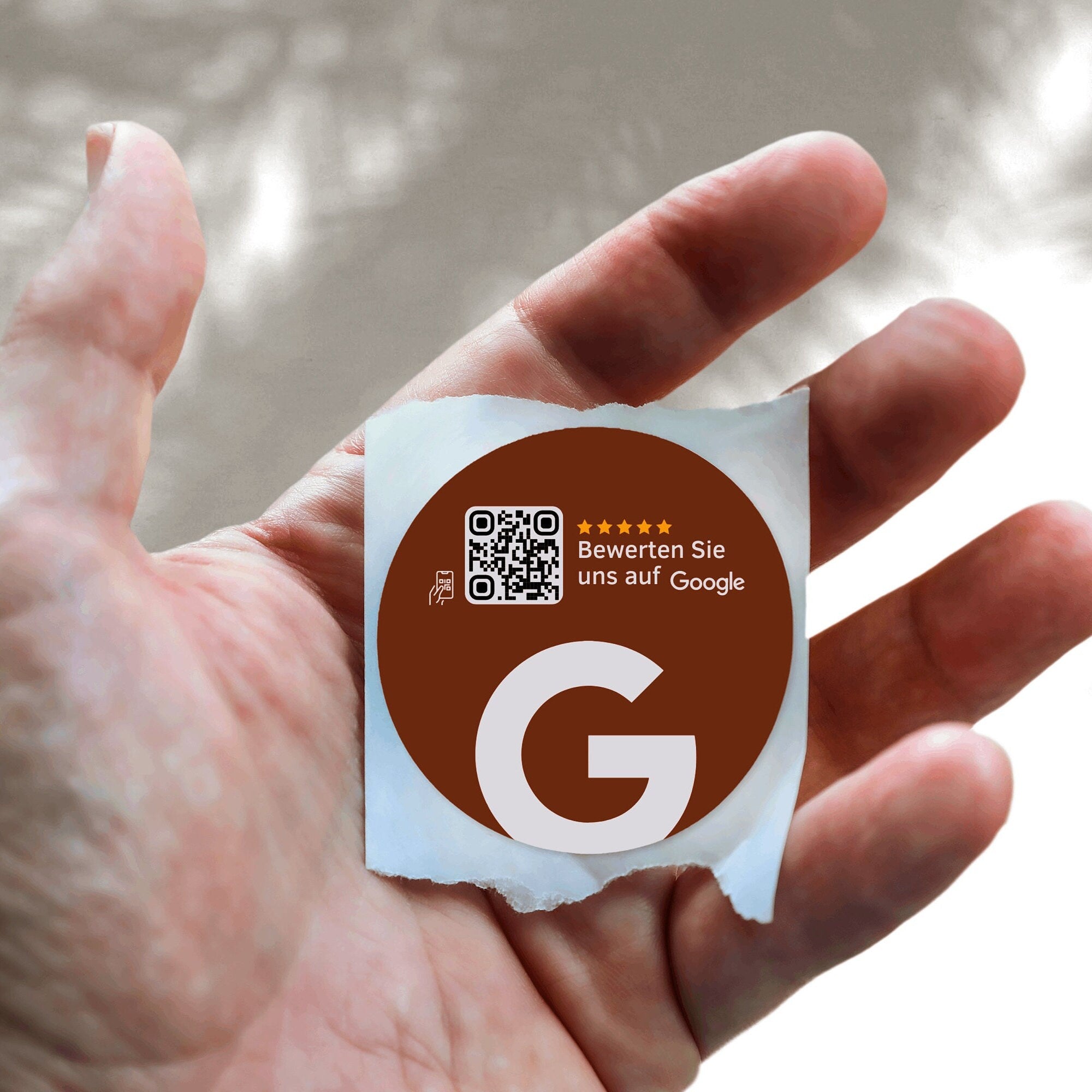 Google Bewertung QR-Code Sticker - Personalisierte Etiketten auf Rolle Braun - ReviewMe