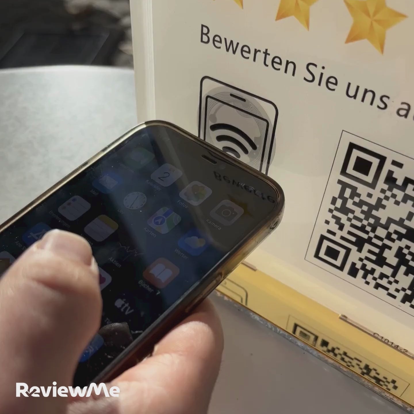 NFC-Aufsteller mit QR für Google Bewertungen